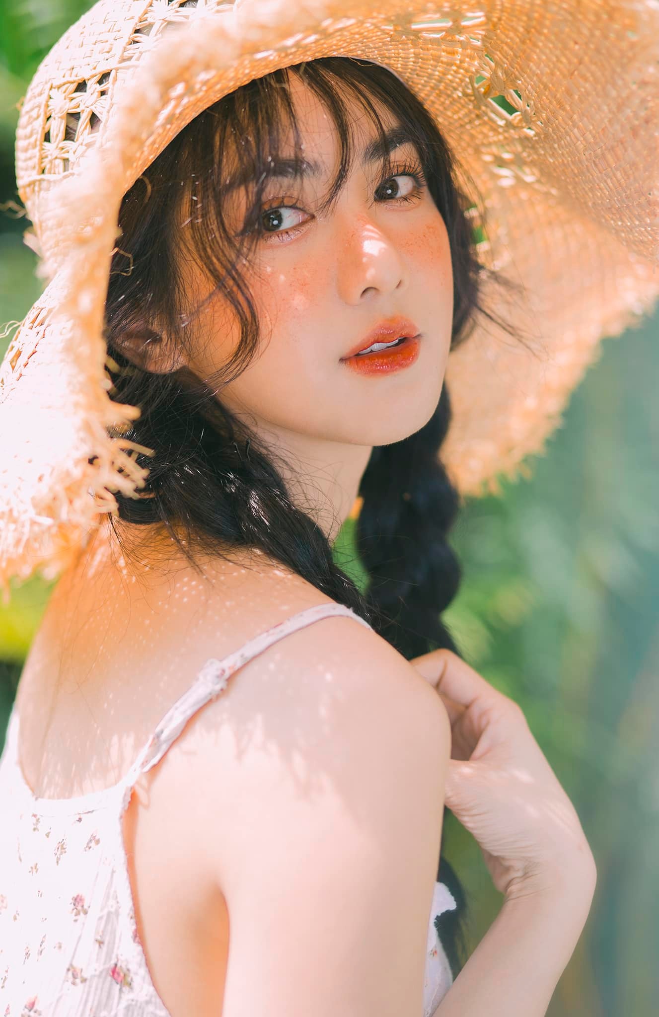 Hồ thị thùy linh 5